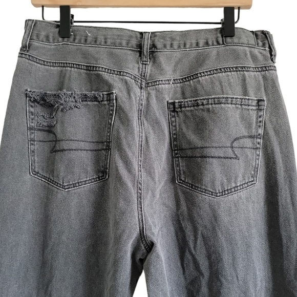 ๐ต 2 for $40 ๐ต AMERICAN EAGLE RIPPED MOM JEANS - Picture 7 of 11